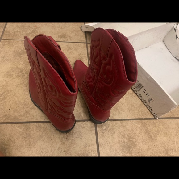 Rampage bright burgundy western style boots - Picture 4 of 7